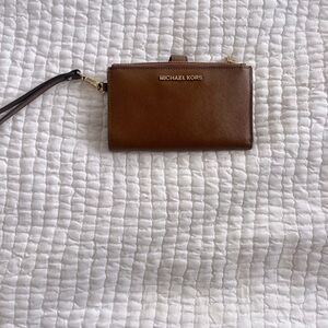 Michael kors wristlet